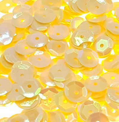 Pearlescent sequins 8mm yellow/gold